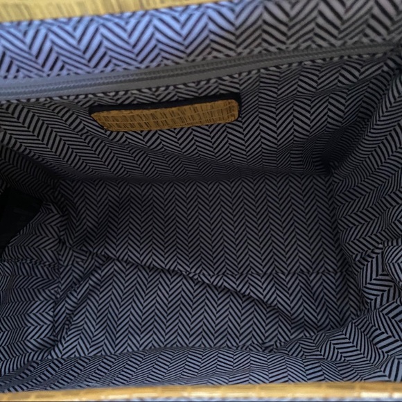 Isabelle Handbag Vegan Box purse - Picture 9 of 9